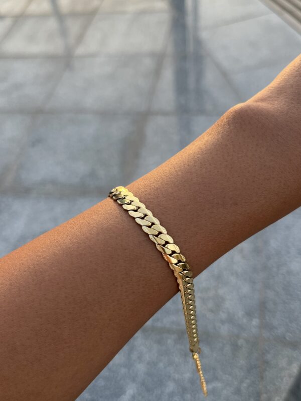 Sleek Gold Cuban Chain Bracelet