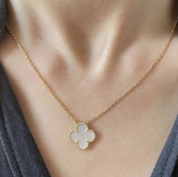White-1 Clover Pendant Necklace