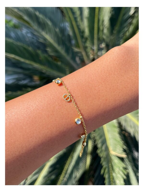 Delicate Charm Bracelet – Elegant, Minimal & Perfectly Feminine