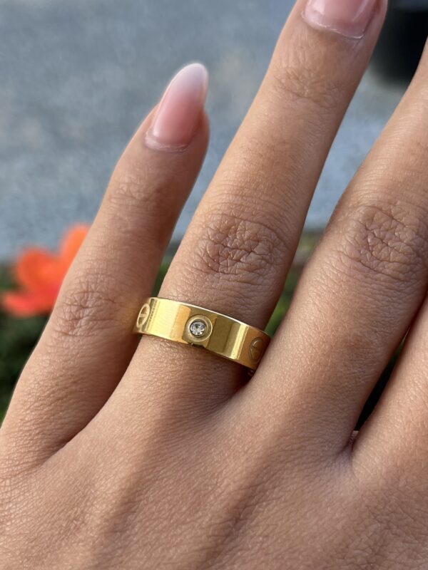 Golden Screw Band Ring – Timeless Luxury